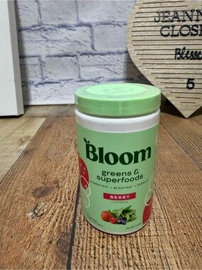 Bloom Green & Superfoods Powder - Berry Flavor - 4.81 oz  - 25 Servings Exp 6/26
